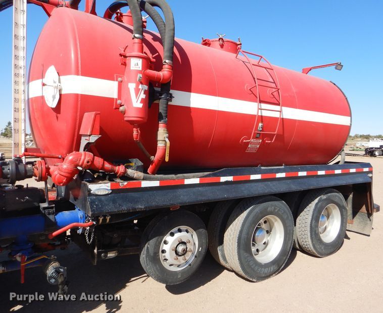 image for item DG0271 2007 Kenworth T800 vacuum / pump truck