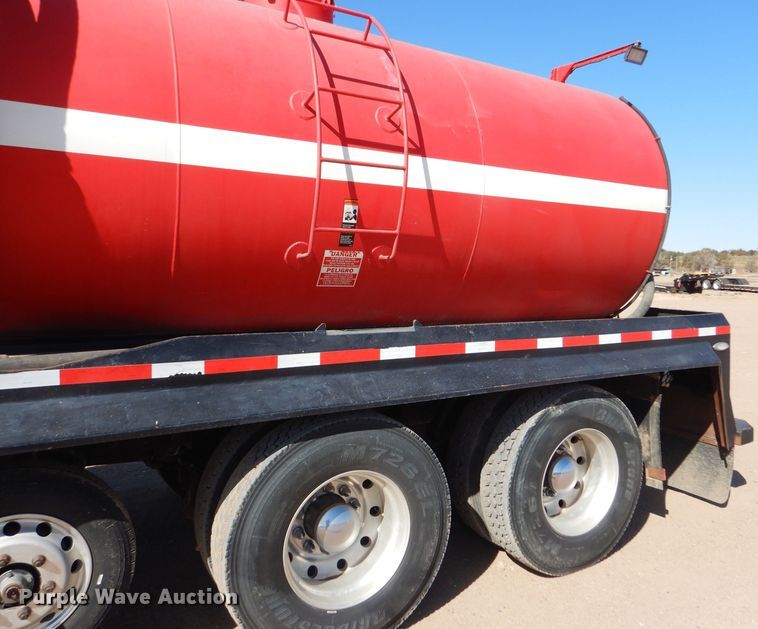 image for item DG0271 2007 Kenworth T800 vacuum / pump truck