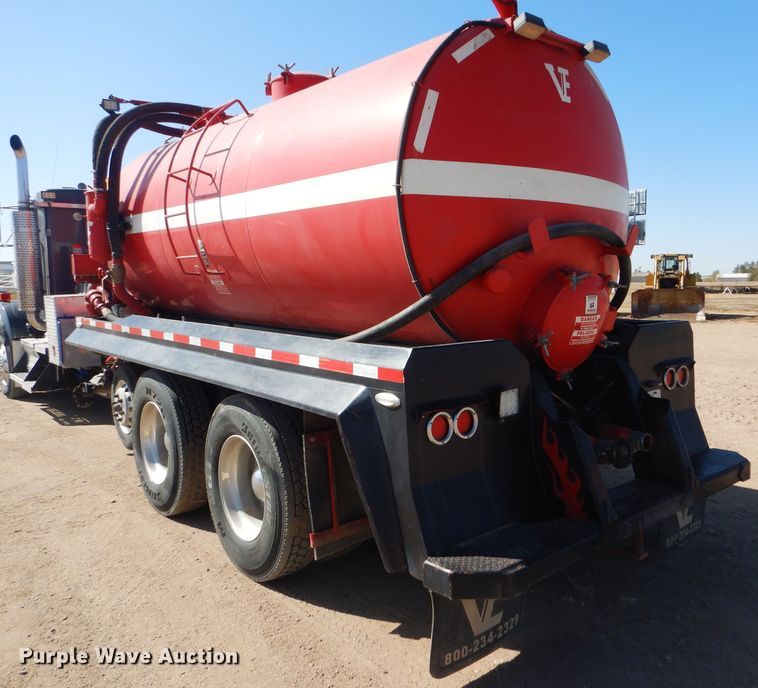 image for item DG0271 2007 Kenworth T800 vacuum / pump truck