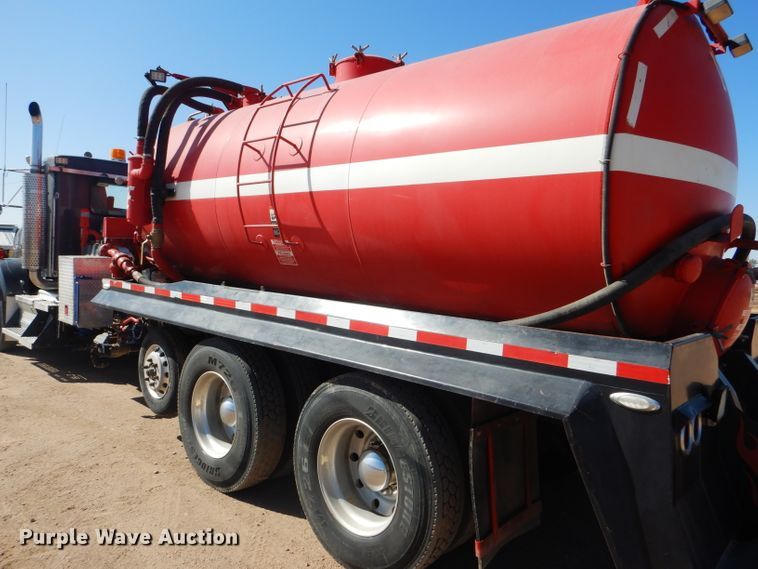 image for item DG0271 2007 Kenworth T800 vacuum / pump truck