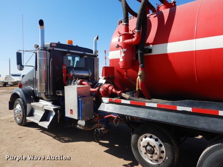 image for item DG0271 2007 Kenworth T800 vacuum / pump truck
