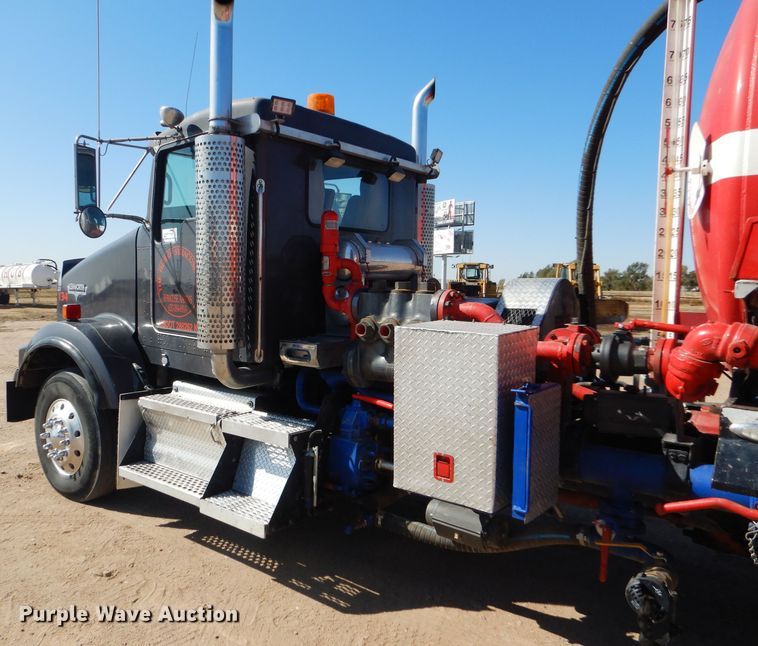 image for item DG0271 2007 Kenworth T800 vacuum / pump truck