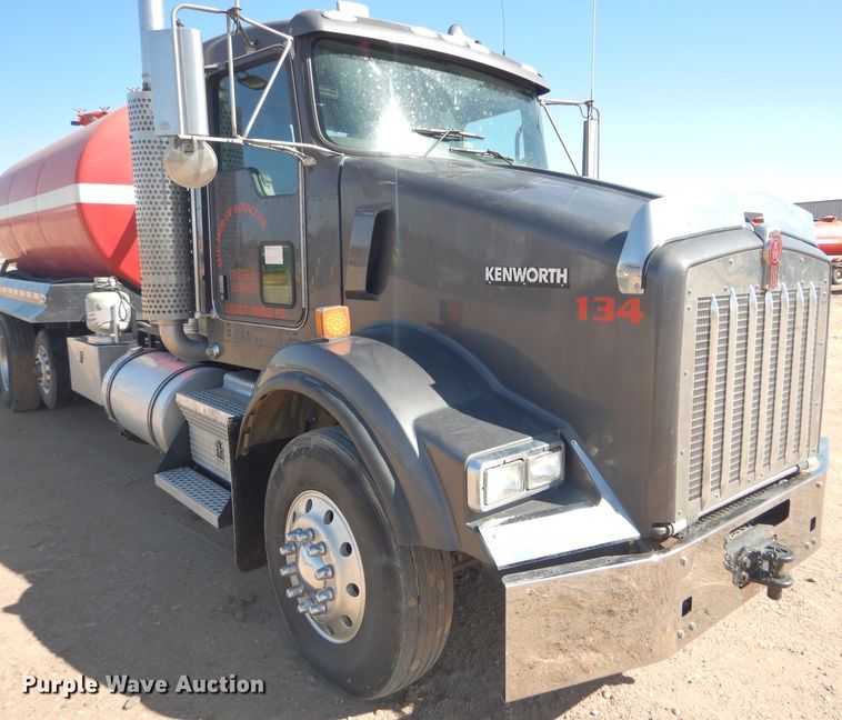 image for item DG0271 2007 Kenworth T800 vacuum / pump truck