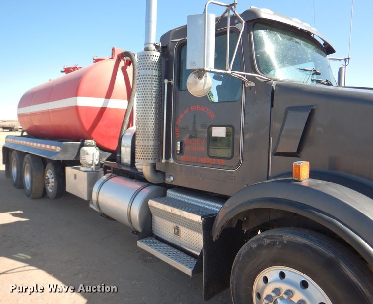 image for item DG0271 2007 Kenworth T800 vacuum / pump truck