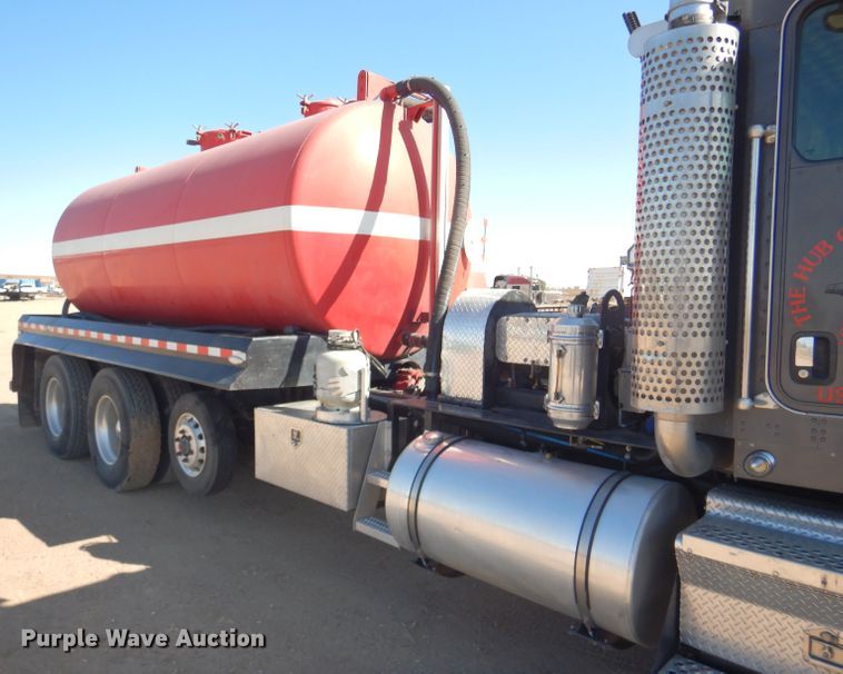 image for item DG0271 2007 Kenworth T800 vacuum / pump truck