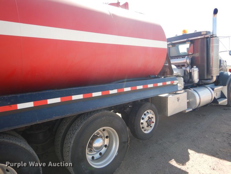 image for item DG0271 2007 Kenworth T800 vacuum / pump truck