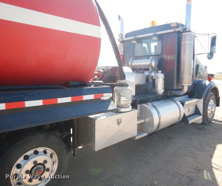 image for item DG0271 2007 Kenworth T800 vacuum / pump truck