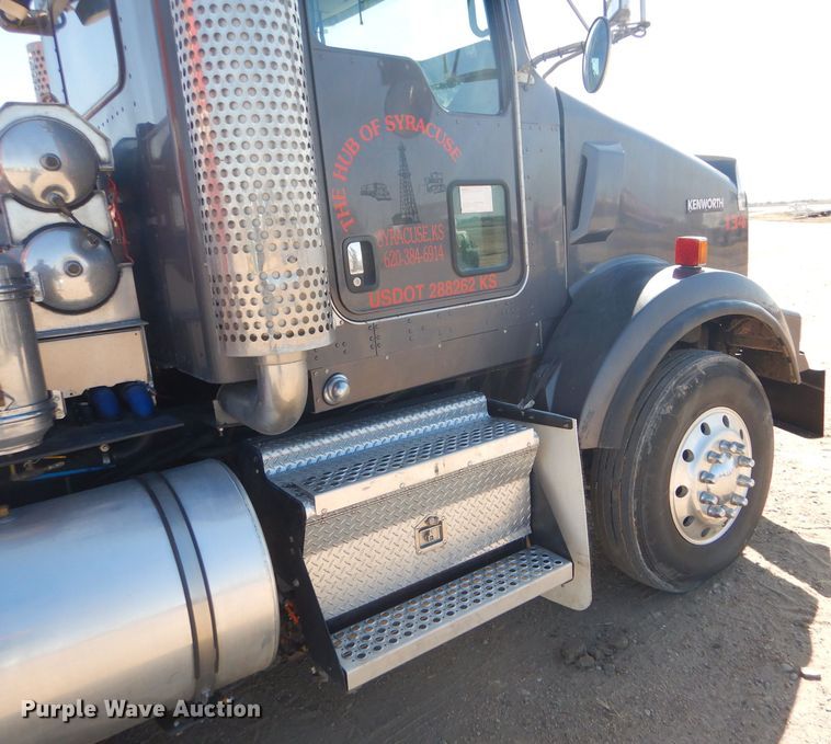 image for item DG0271 2007 Kenworth T800 vacuum / pump truck