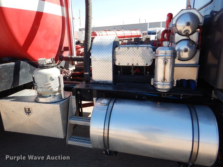 image for item DG0271 2007 Kenworth T800 vacuum / pump truck