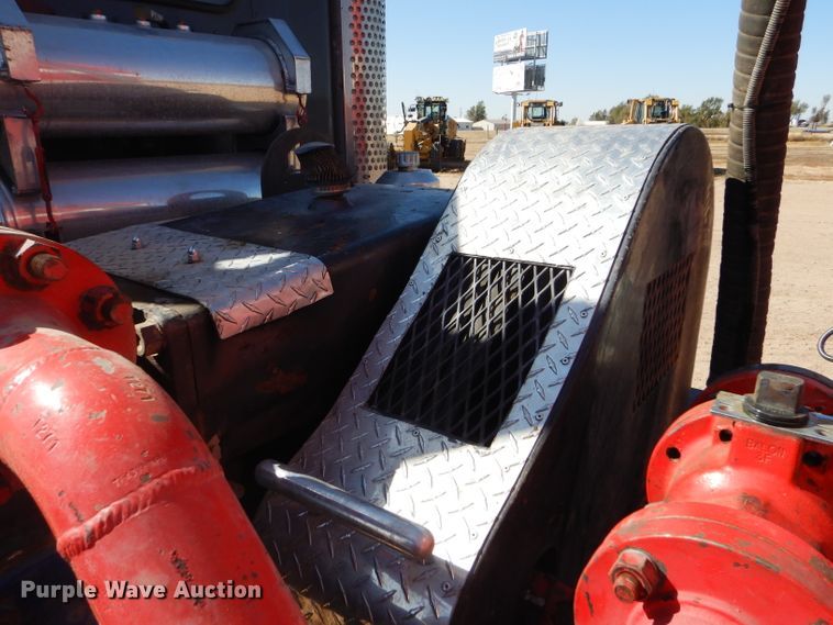 image for item DG0271 2007 Kenworth T800 vacuum / pump truck