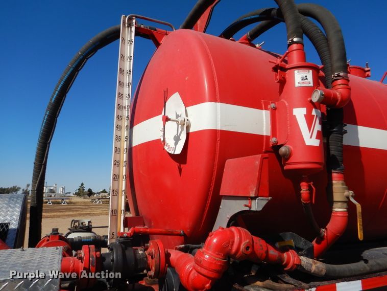 image for item DG0271 2007 Kenworth T800 vacuum / pump truck