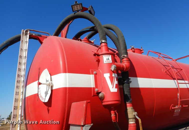 image for item DG0271 2007 Kenworth T800 vacuum / pump truck