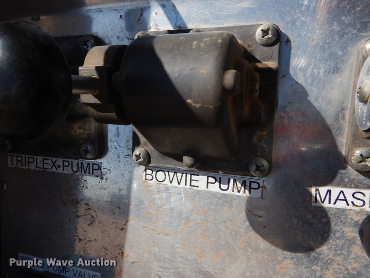 image for item DG0271 2007 Kenworth T800 vacuum / pump truck