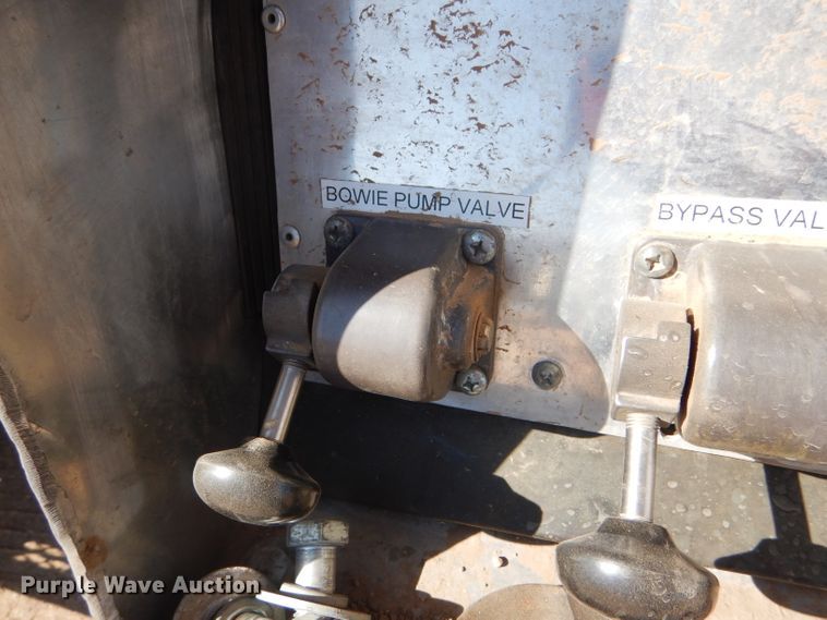 image for item DG0271 2007 Kenworth T800 vacuum / pump truck