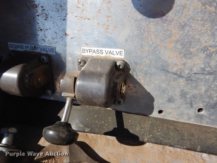 image for item DG0271 2007 Kenworth T800 vacuum / pump truck