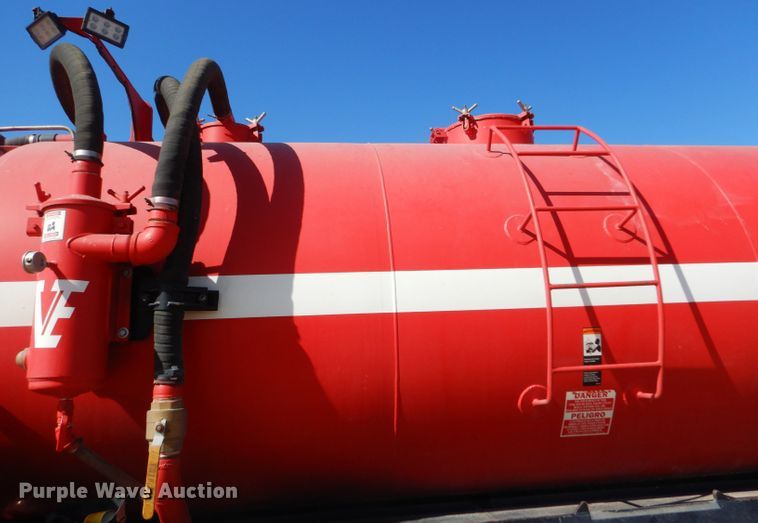 image for item DG0271 2007 Kenworth T800 vacuum / pump truck