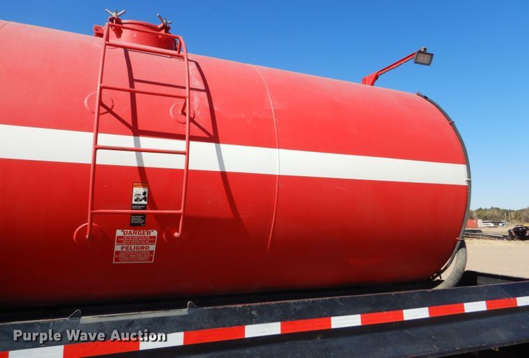 image for item DG0271 2007 Kenworth T800 vacuum / pump truck