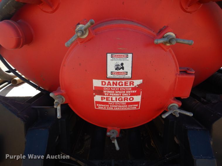 image for item DG0271 2007 Kenworth T800 vacuum / pump truck