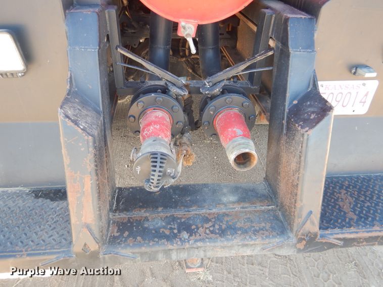 image for item DG0271 2007 Kenworth T800 vacuum / pump truck