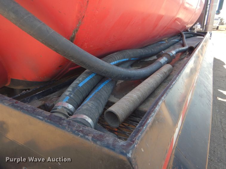 image for item DG0271 2007 Kenworth T800 vacuum / pump truck