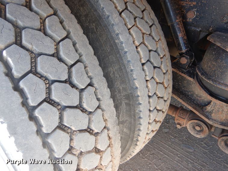 image for item DG0271 2007 Kenworth T800 vacuum / pump truck