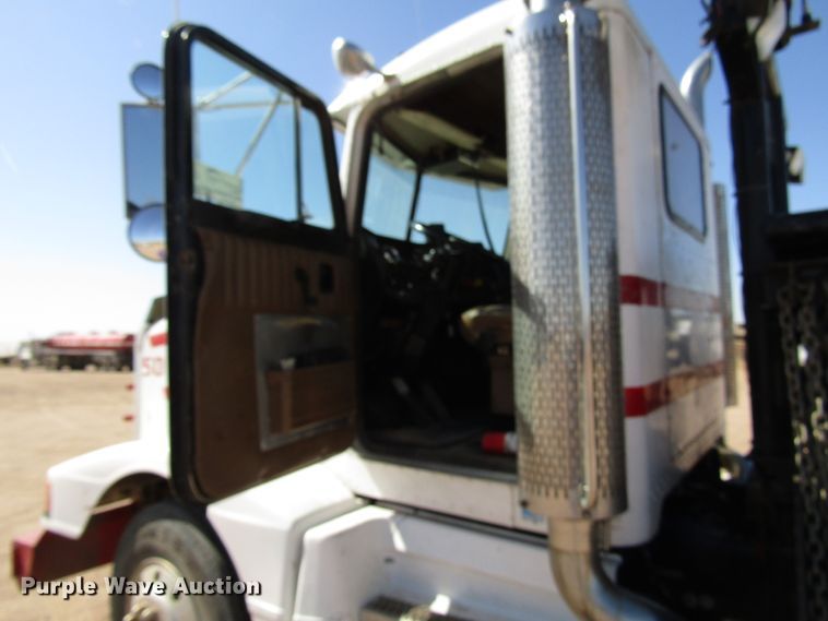 image for item DG0274 1991 Peterbilt 377 semi truck