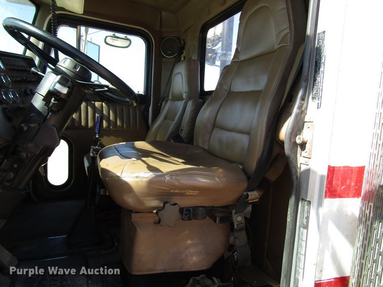 image for item DG0274 1991 Peterbilt 377 semi truck