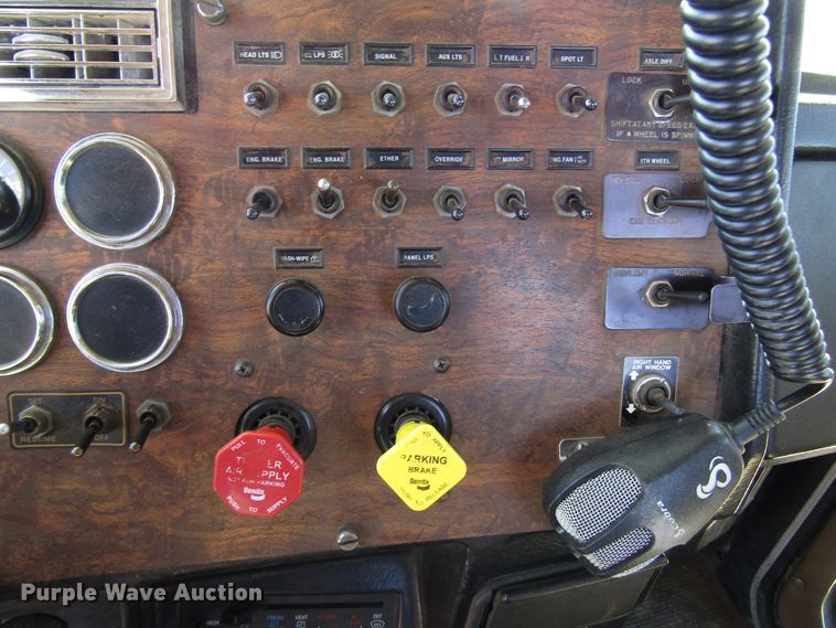 image for item DG0274 1991 Peterbilt 377 semi truck