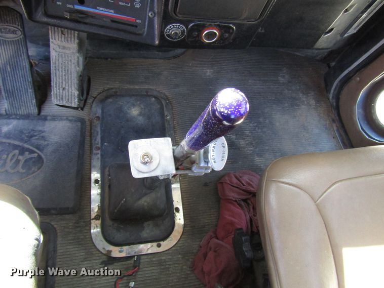 image for item DG0274 1991 Peterbilt 377 semi truck