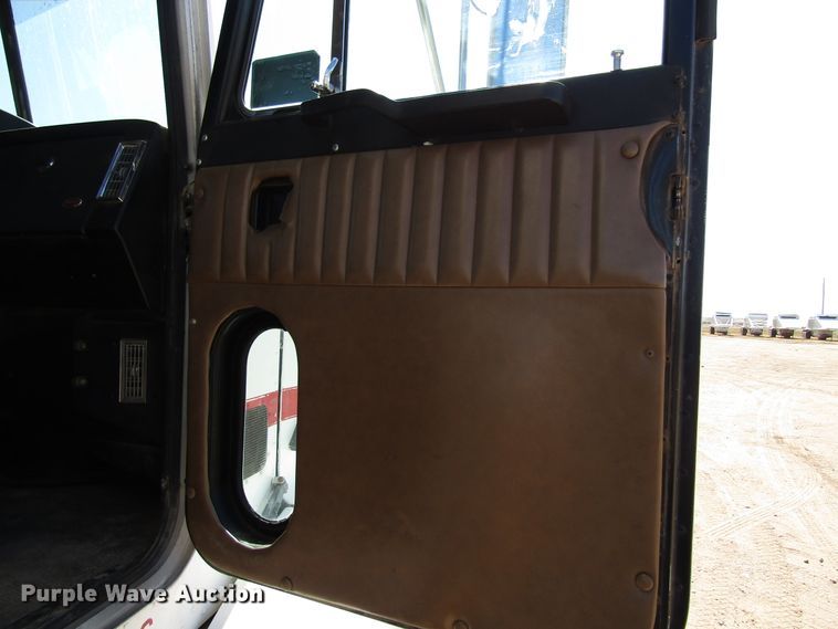 image for item DG0274 1991 Peterbilt 377 semi truck