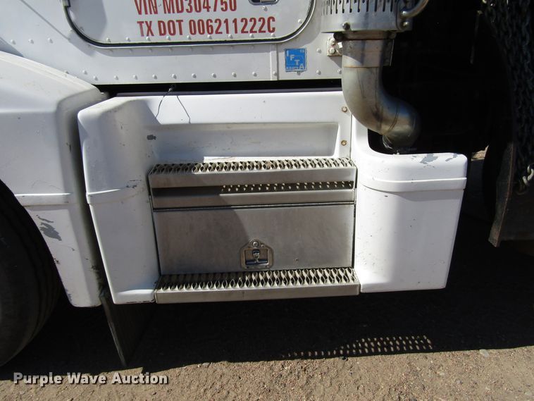 image for item DG0274 1991 Peterbilt 377 semi truck