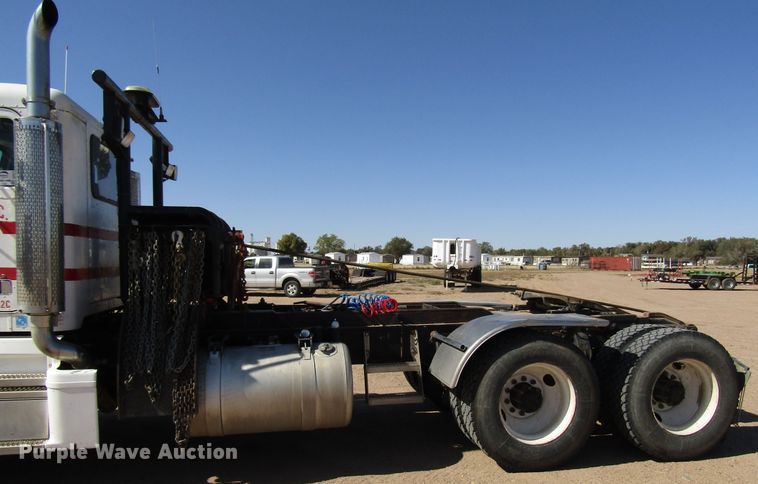 image for item DG0274 1991 Peterbilt 377 semi truck