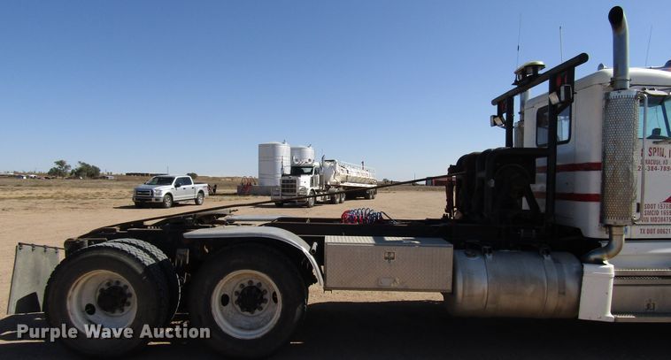 image for item DG0274 1991 Peterbilt 377 semi truck