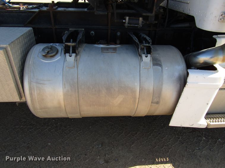 image for item DG0274 1991 Peterbilt 377 semi truck