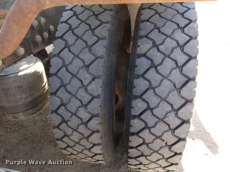 image for item DG0274 1991 Peterbilt 377 semi truck