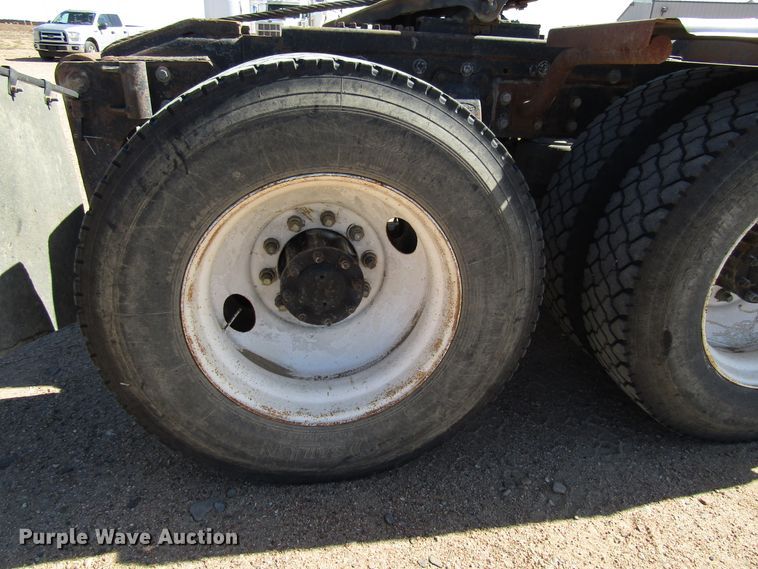 image for item DG0274 1991 Peterbilt 377 semi truck