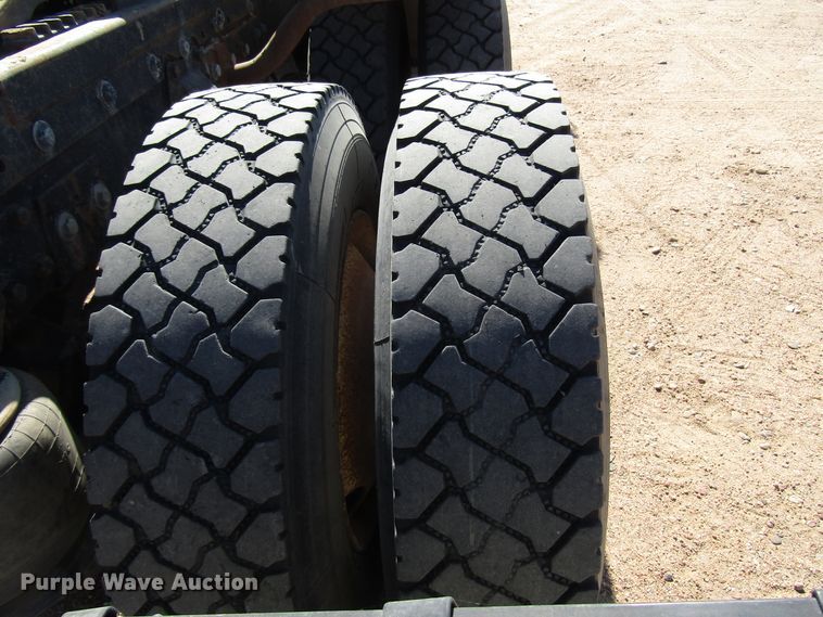 image for item DG0274 1991 Peterbilt 377 semi truck