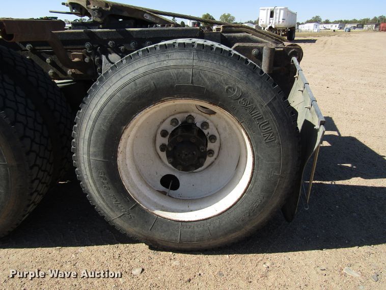 image for item DG0274 1991 Peterbilt 377 semi truck