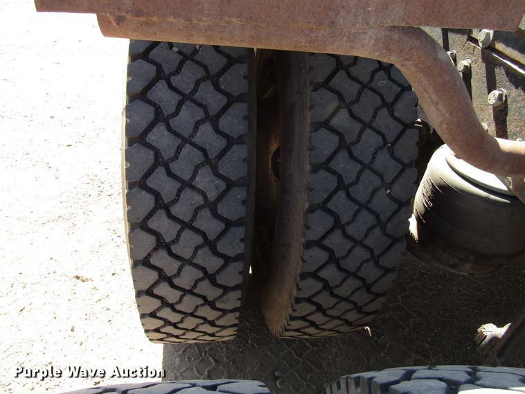 image for item DG0274 1991 Peterbilt 377 semi truck