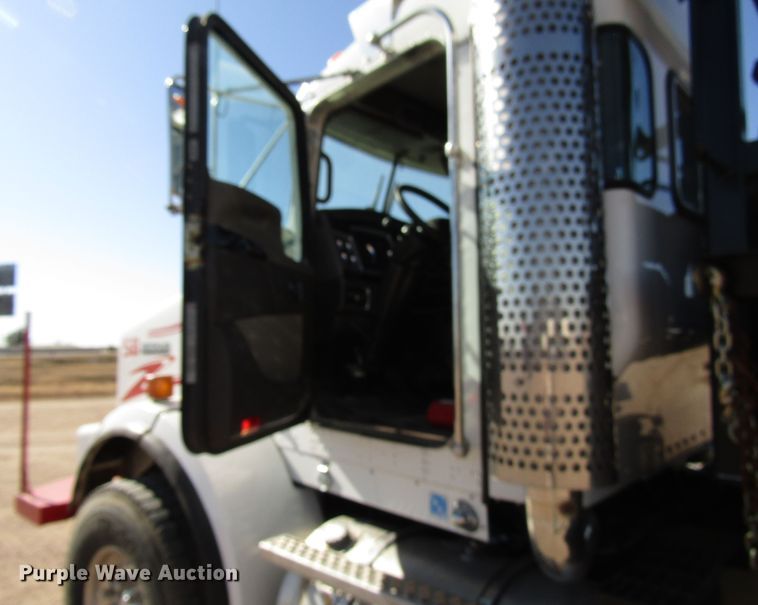 image for item DG0275 2007 Kenworth T800B winch truck