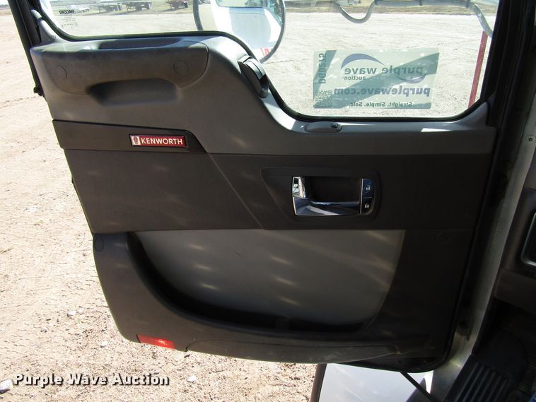 image for item DG0275 2007 Kenworth T800B winch truck