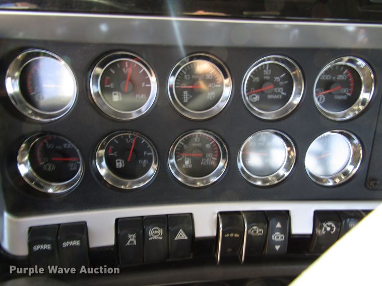 image for item DG0275 2007 Kenworth T800B winch truck