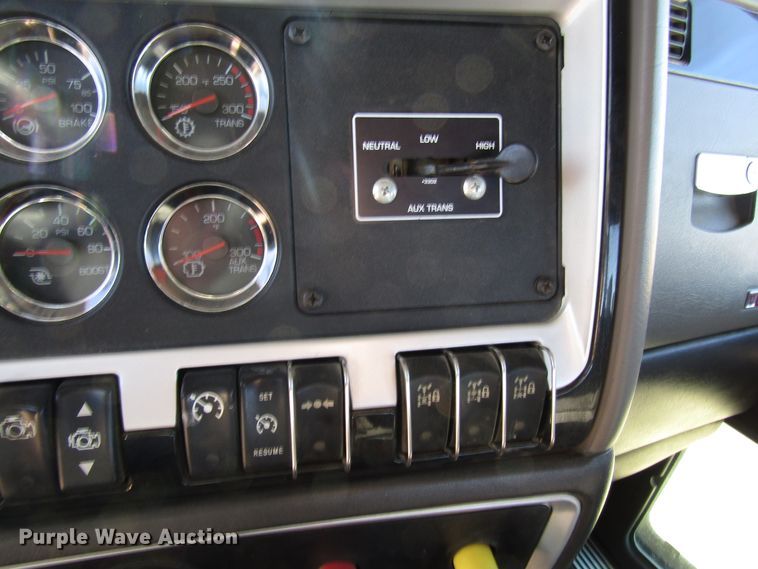 image for item DG0275 2007 Kenworth T800B winch truck