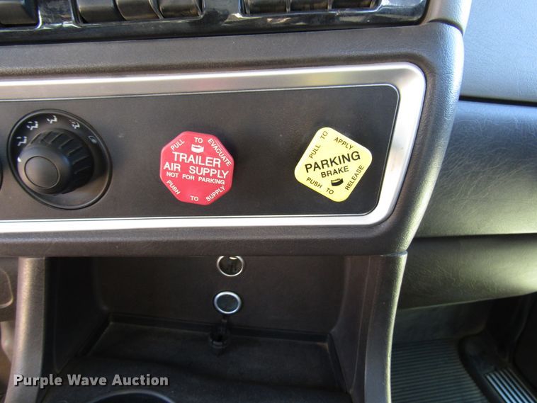 image for item DG0275 2007 Kenworth T800B winch truck