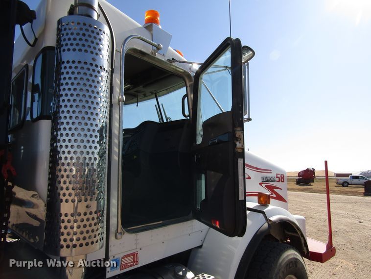 image for item DG0275 2007 Kenworth T800B winch truck