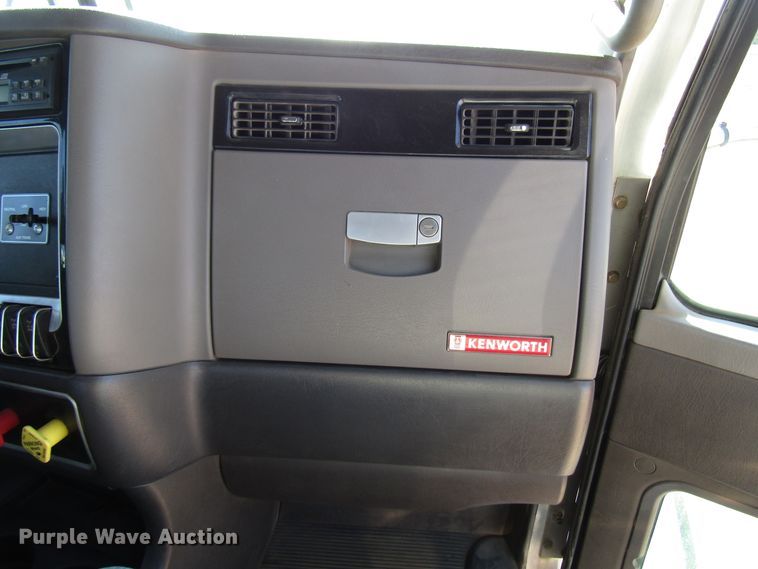 image for item DG0275 2007 Kenworth T800B winch truck