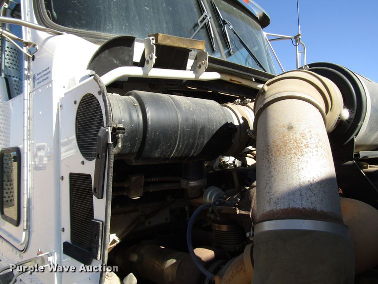 image for item DG0275 2007 Kenworth T800B winch truck