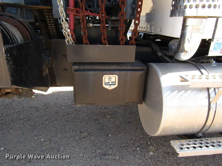 image for item DG0275 2007 Kenworth T800B winch truck