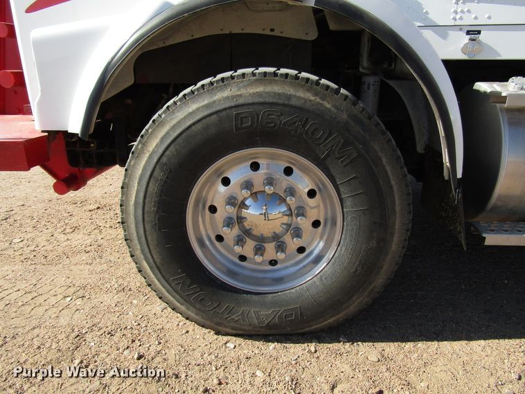 image for item DG0275 2007 Kenworth T800B winch truck