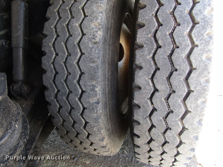 image for item DG0275 2007 Kenworth T800B winch truck